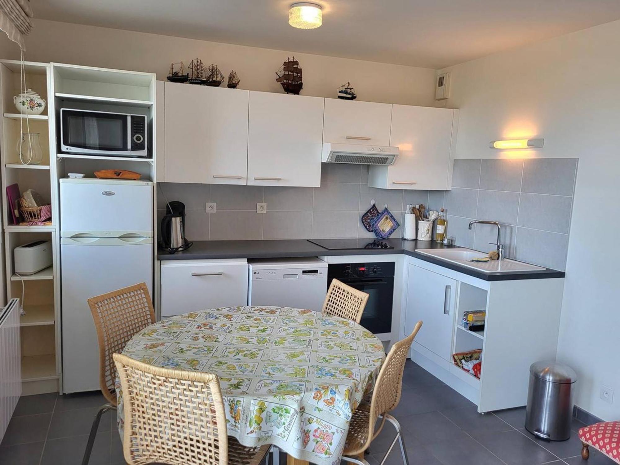 Appartement Rez-De-Jardin, Front De Mer, 4 Pers, Calme, Wifi Gratuit - Fr-1-465-46 Merville-Franceville-Plage Exterior foto